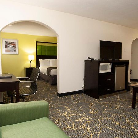 Americinn And Suites By Wyndham Delafield-Waukesha-Milwaukee Экстерьер фото