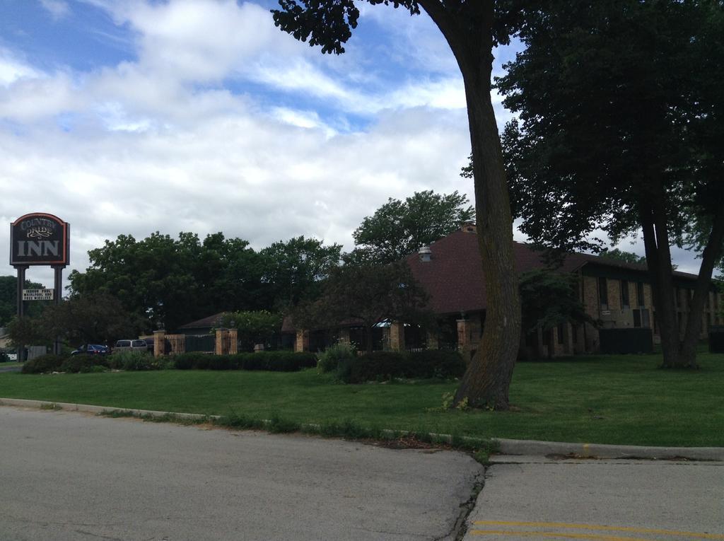 Americinn And Suites By Wyndham Delafield-Waukesha-Milwaukee Экстерьер фото