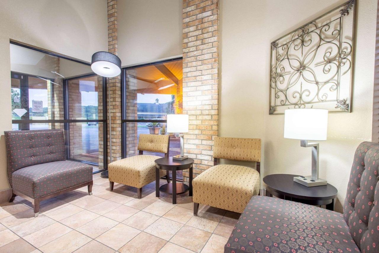 Americinn And Suites By Wyndham Delafield-Waukesha-Milwaukee Экстерьер фото