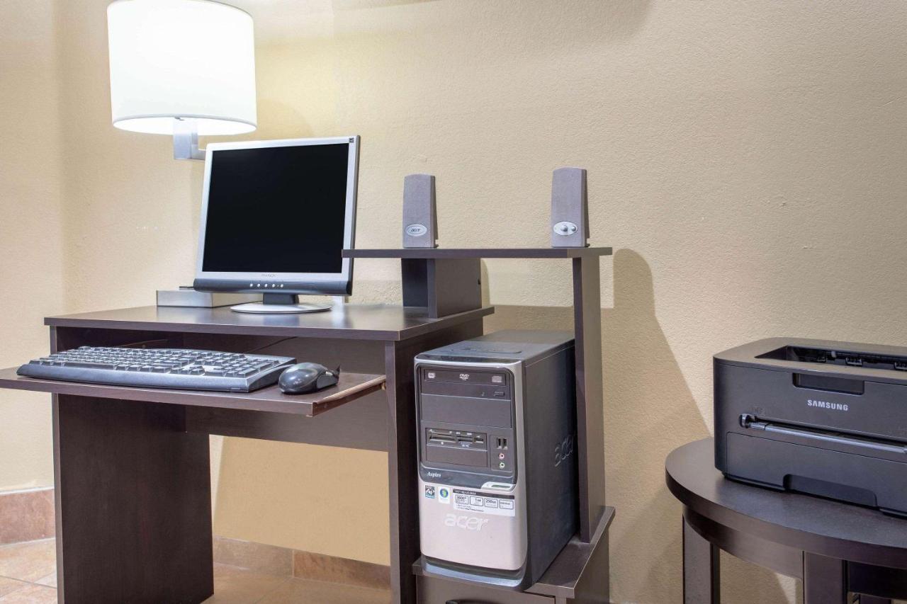 Americinn And Suites By Wyndham Delafield-Waukesha-Milwaukee Экстерьер фото