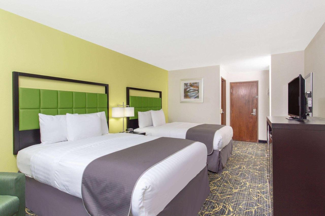Americinn And Suites By Wyndham Delafield-Waukesha-Milwaukee Экстерьер фото