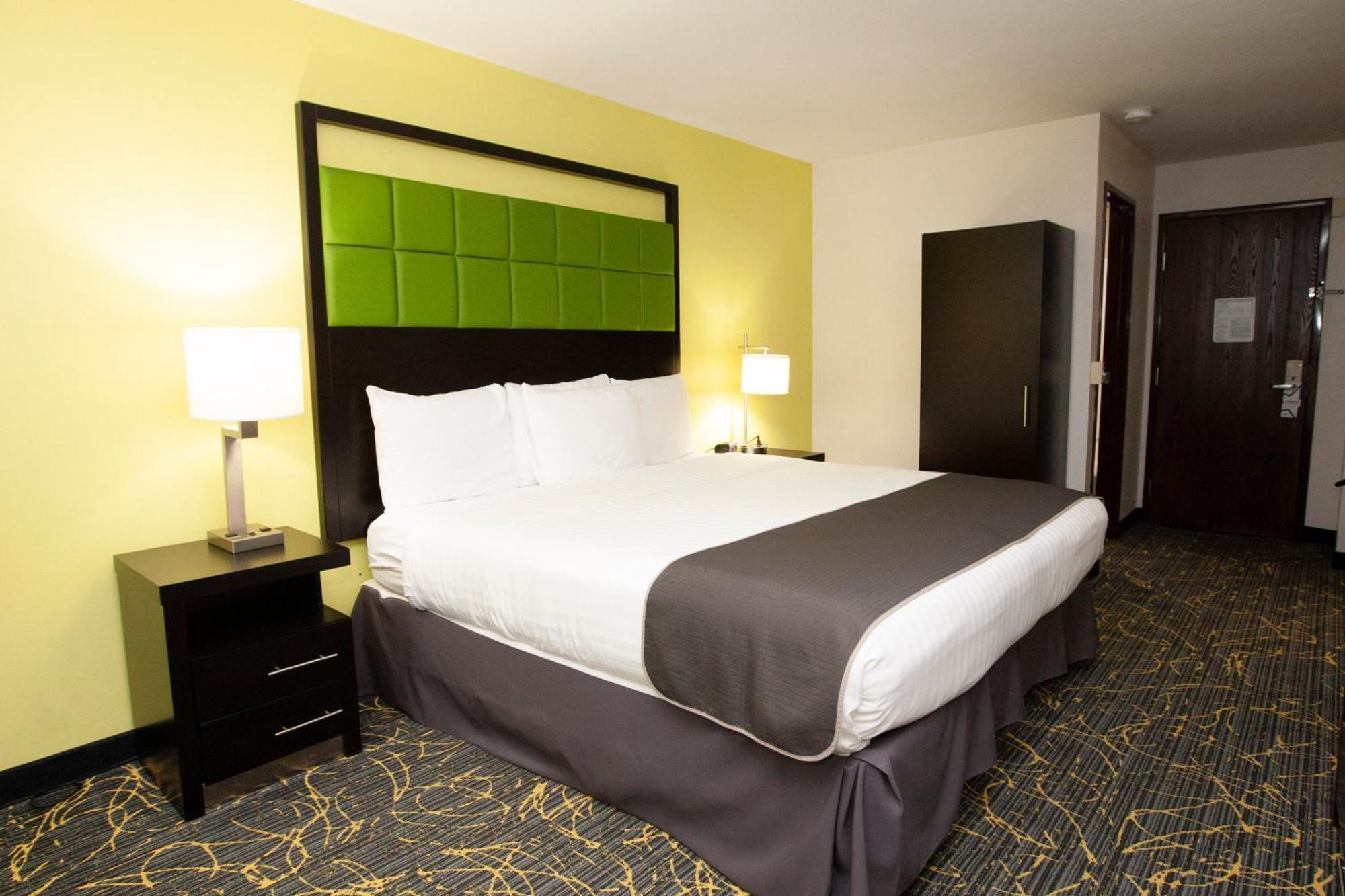 Americinn And Suites By Wyndham Delafield-Waukesha-Milwaukee Номер фото