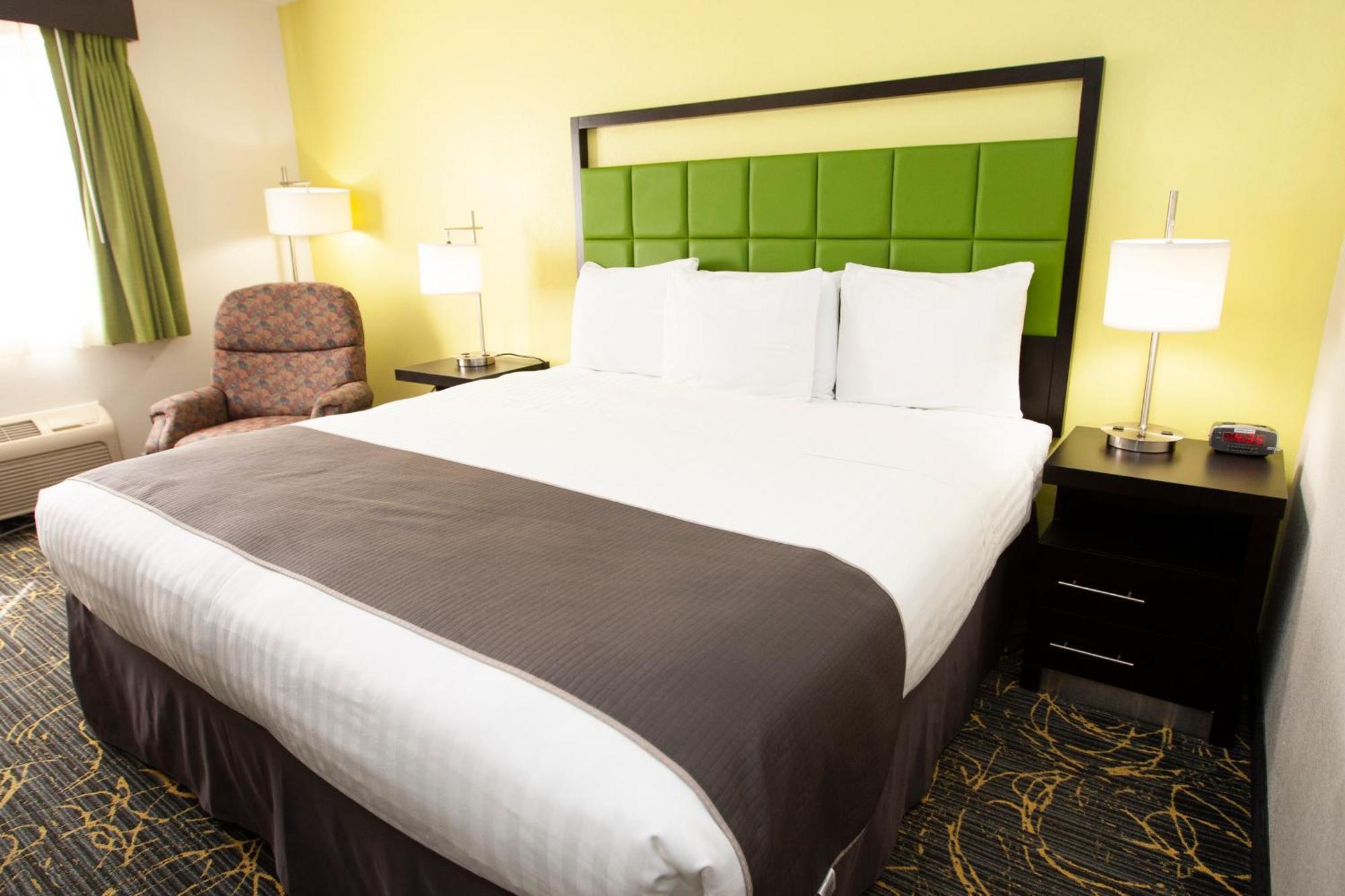 Americinn And Suites By Wyndham Delafield-Waukesha-Milwaukee Номер фото