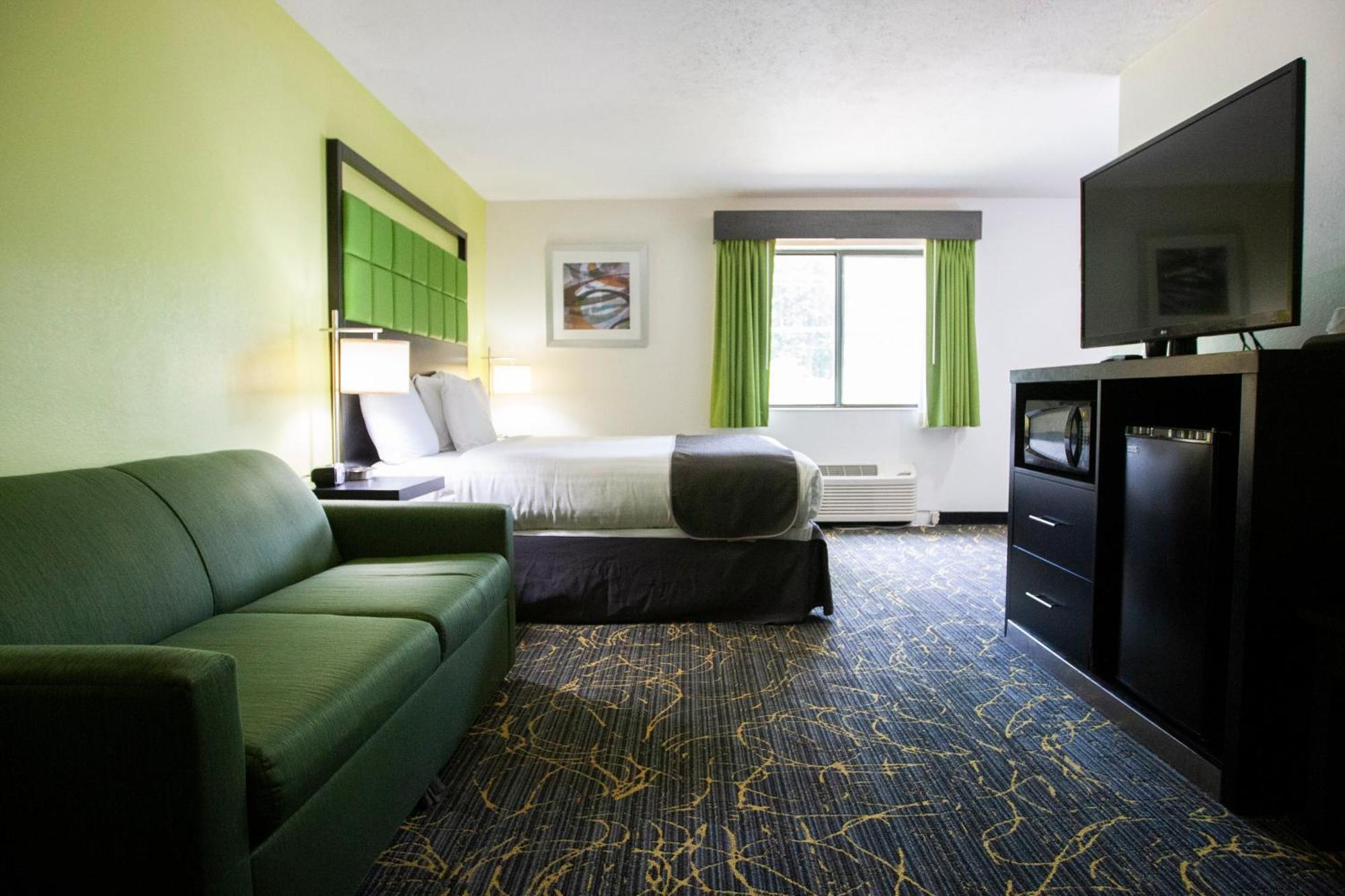 Americinn And Suites By Wyndham Delafield-Waukesha-Milwaukee Экстерьер фото