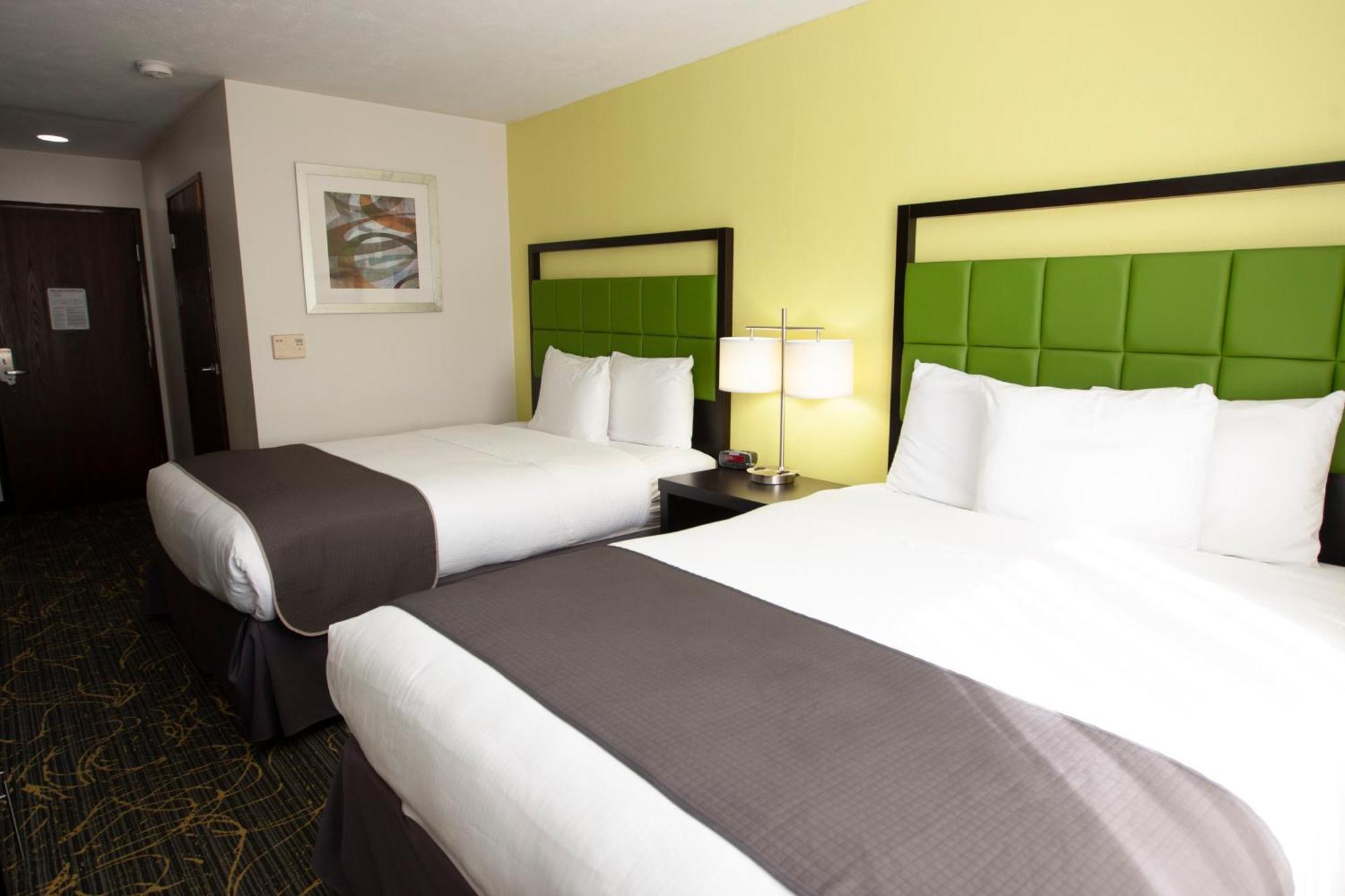 Americinn And Suites By Wyndham Delafield-Waukesha-Milwaukee Номер фото