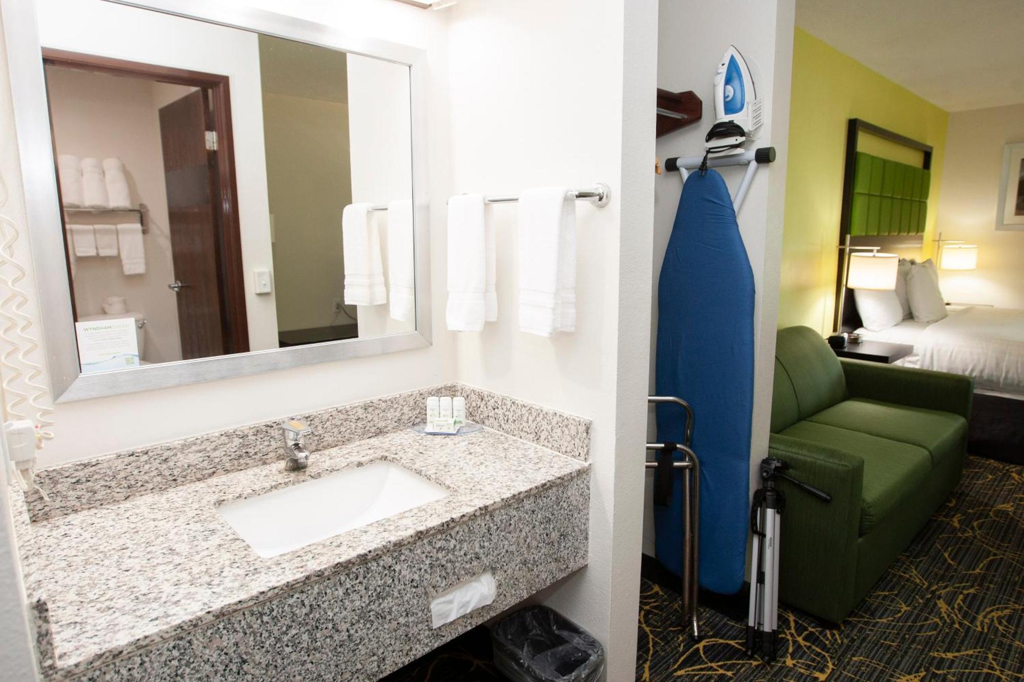 Americinn And Suites By Wyndham Delafield-Waukesha-Milwaukee Номер фото