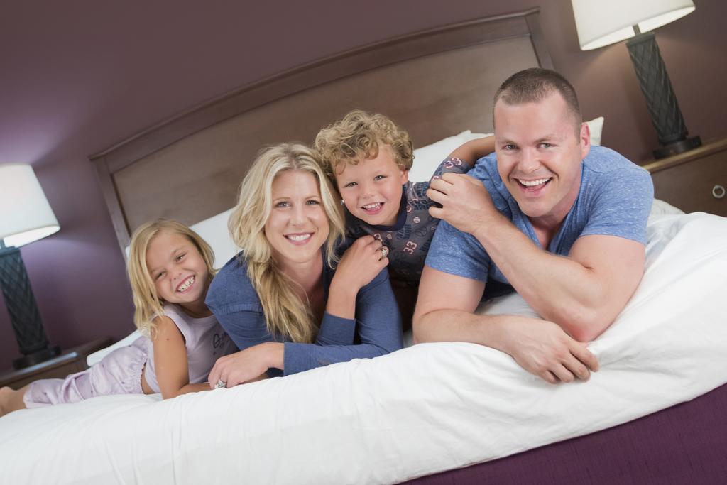 Americinn And Suites By Wyndham Delafield-Waukesha-Milwaukee Экстерьер фото